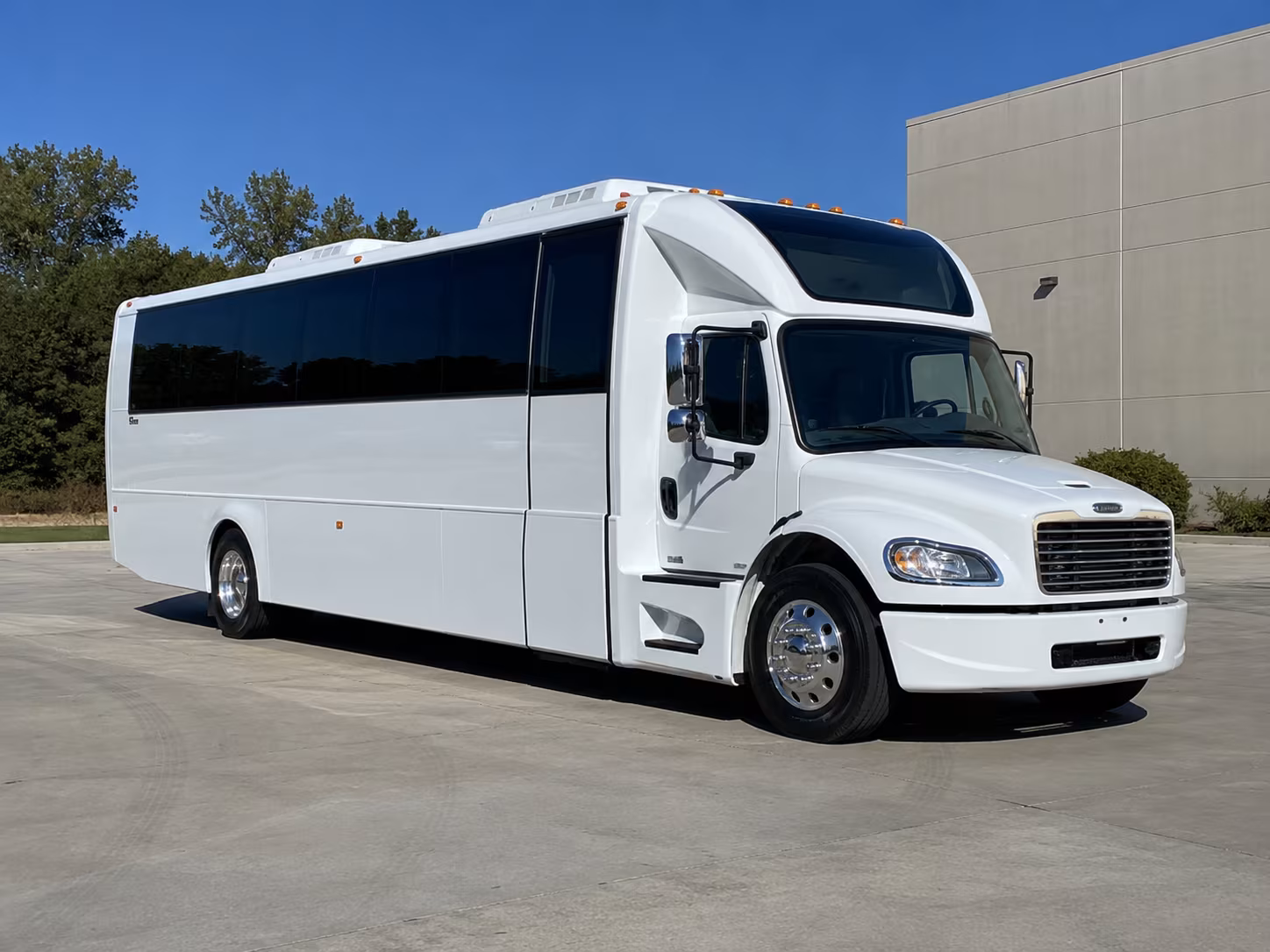 tracy 28 passenger party bus